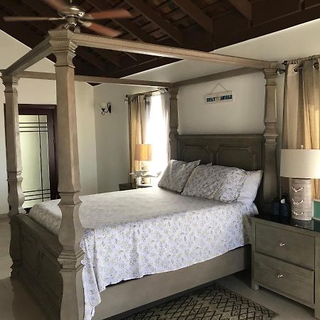 Alexanders Penthouse On The Beach オーチョ・リオス エクステリア 写真
