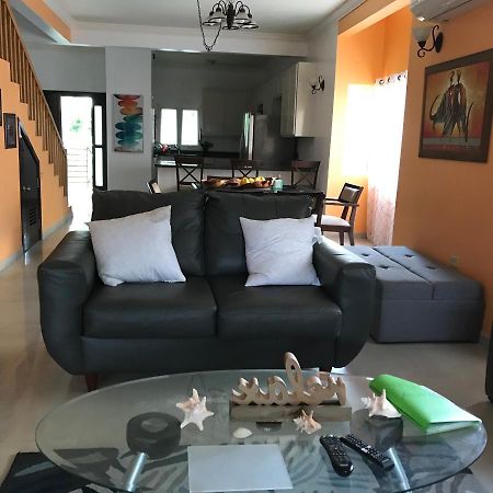 Alexanders Penthouse On The Beach オーチョ・リオス エクステリア 写真